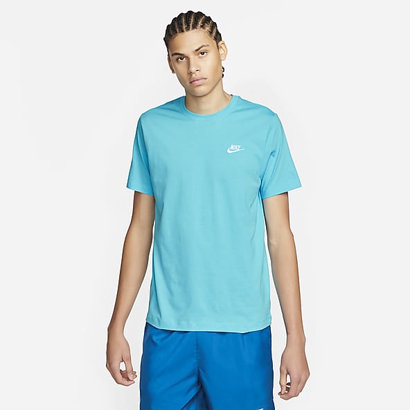 #70 | Nike Sportswear Club
Men's T-Shirt